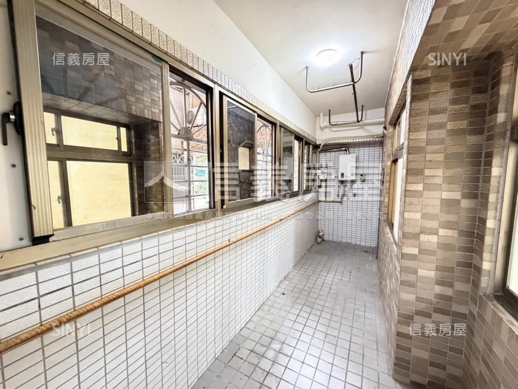 陸光綠景四房車位稀有釋出房屋室內格局與周邊環境