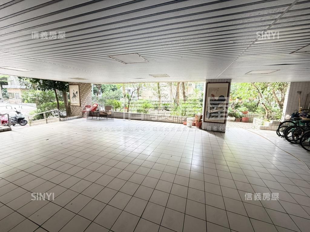 陸光綠景四房車位稀有釋出房屋室內格局與周邊環境