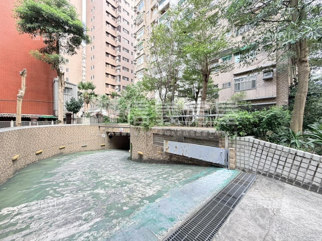 陸光綠景四房車位稀有釋出房屋室內格局與周邊環境