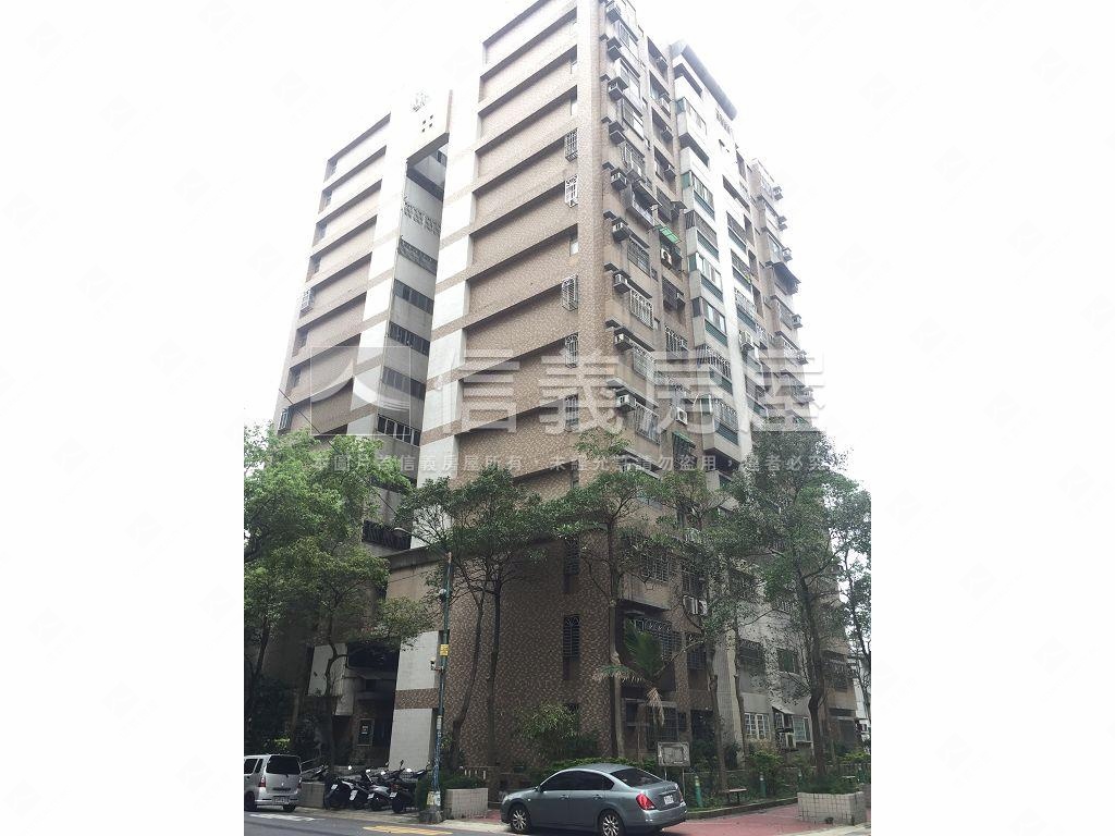 陸光綠景四房車位稀有釋出房屋室內格局與周邊環境