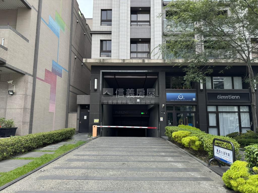 森ＭＯＭＡ近公園三房平車房屋室內格局與周邊環境