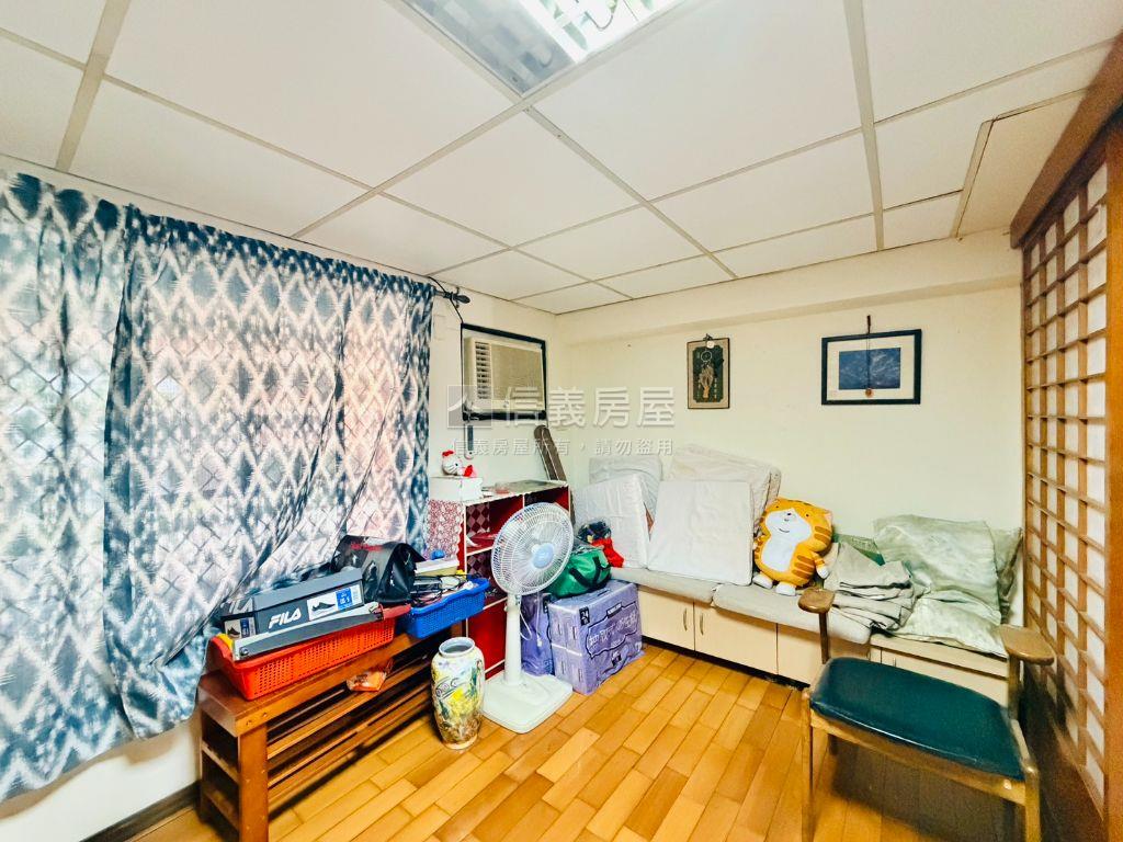 逢甲｜孝親房｜挑高樓店房屋室內格局與周邊環境