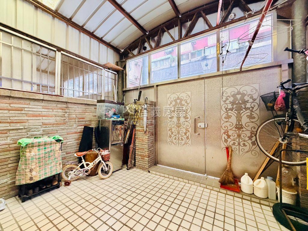 逢甲｜孝親房｜挑高樓店房屋室內格局與周邊環境