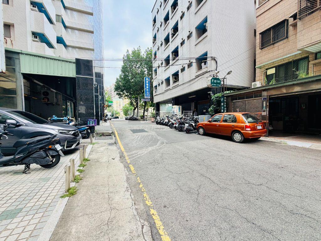 逢甲｜孝親房｜挑高樓店房屋室內格局與周邊環境