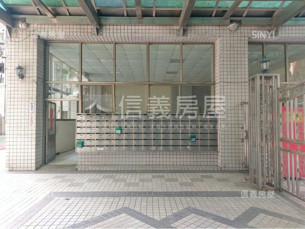 中國海電梯４房裝潢屋況房屋室內格局與周邊環境
