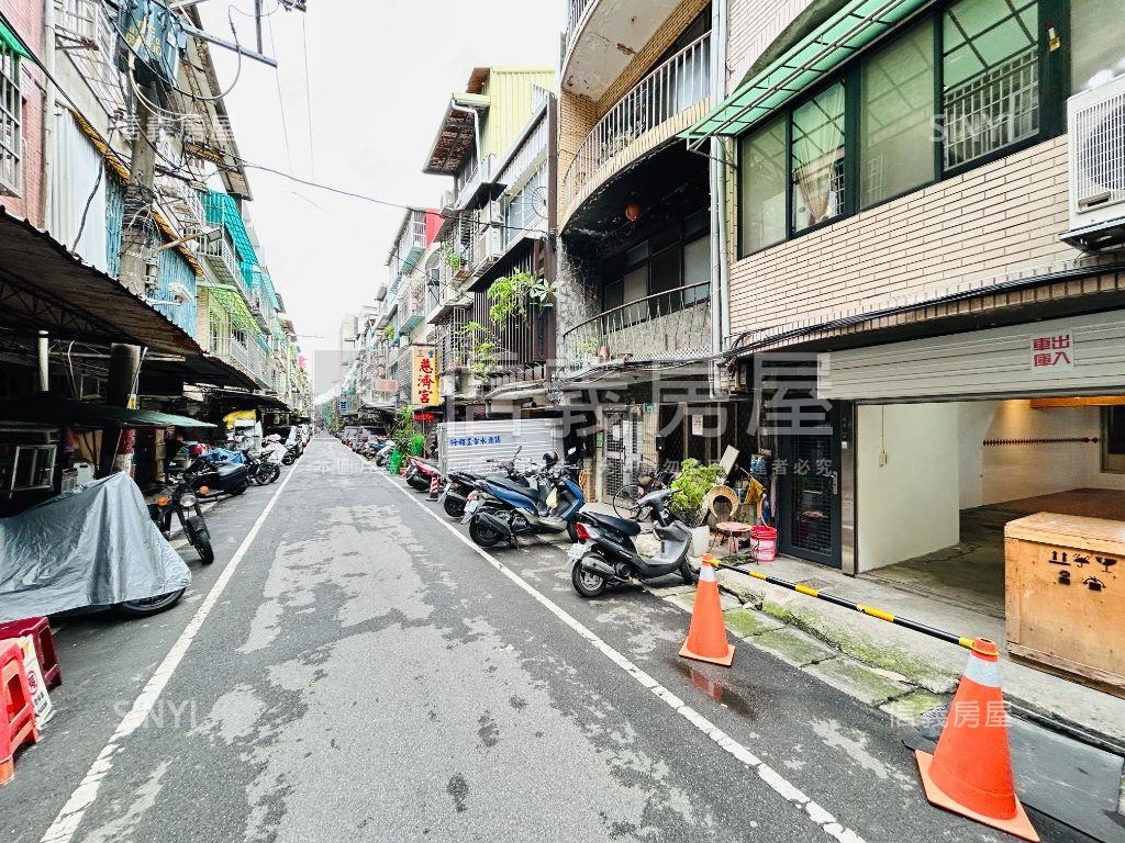 雙捷運三和路一樓房屋室內格局與周邊環境