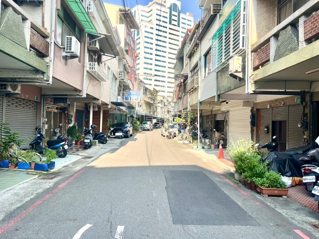 六合路車庫透天房屋室內格局與周邊環境