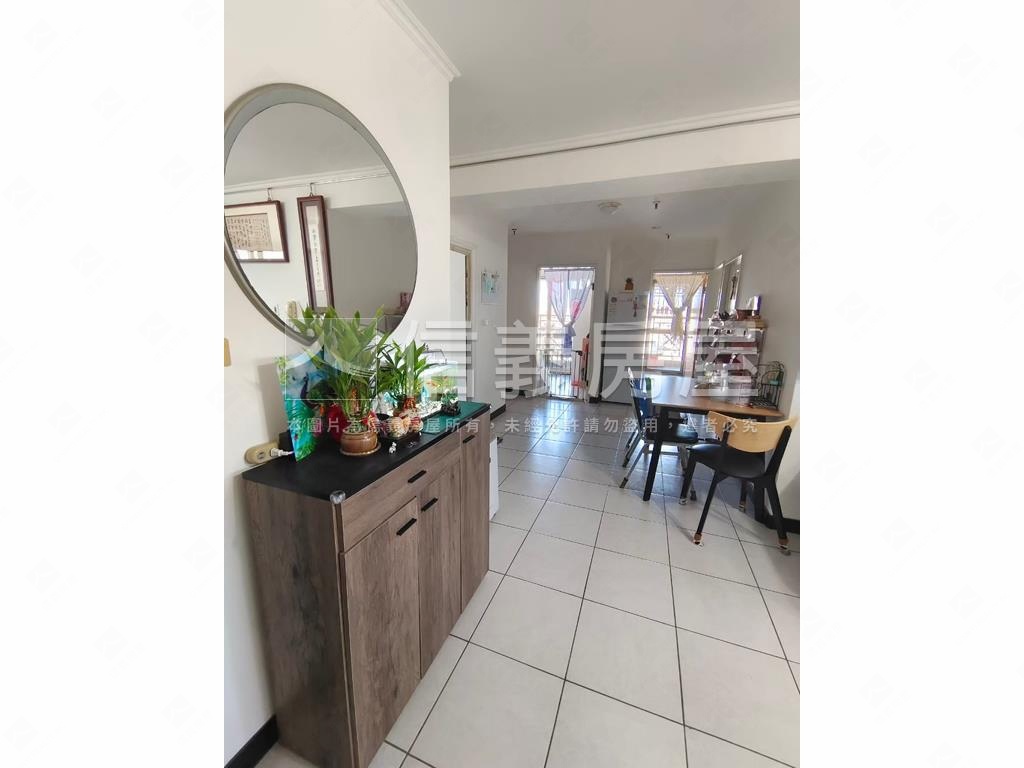 頂好文心視野採光四房房屋室內格局與周邊環境