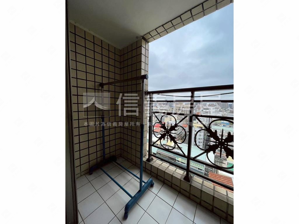 頂好文心視野採光四房房屋室內格局與周邊環境