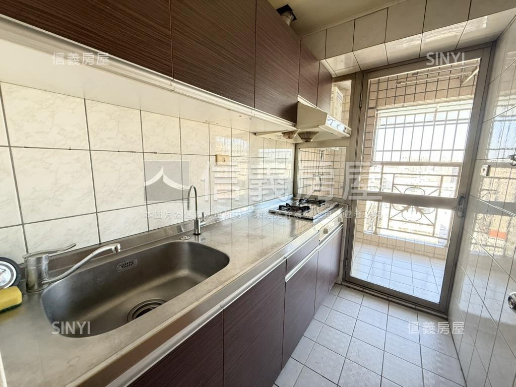 頂好文心邊間視野四房房屋室內格局與周邊環境