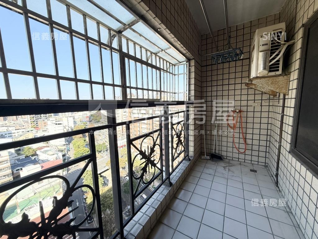 頂好文心邊間視野四房房屋室內格局與周邊環境