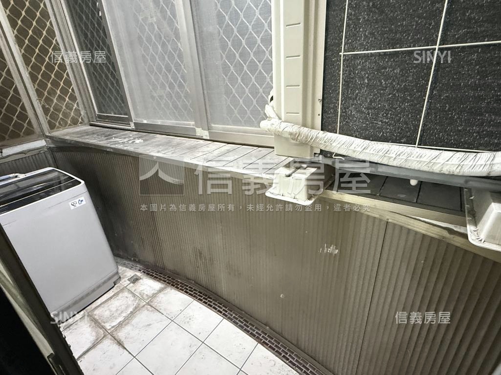 近火車站低總價陽台套房房屋室內格局與周邊環境