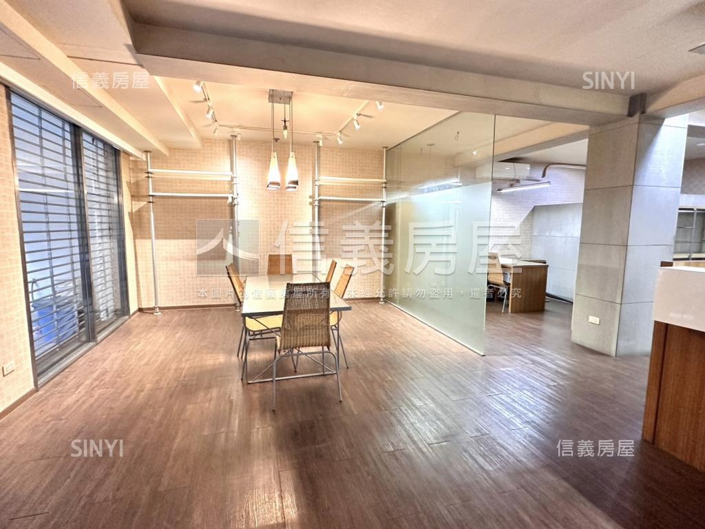 全家旁店辦一樓房屋室內格局與周邊環境