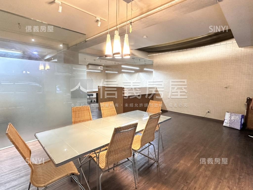 全家旁店辦一樓房屋室內格局與周邊環境