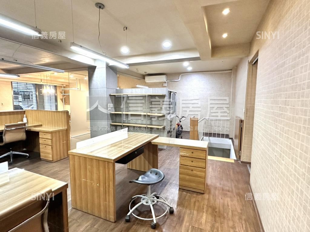 全家旁店辦一樓房屋室內格局與周邊環境