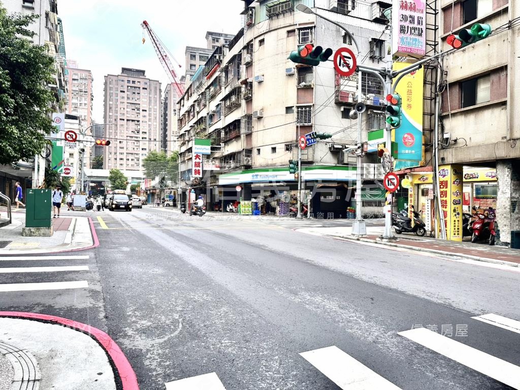 全家旁店辦一樓房屋室內格局與周邊環境