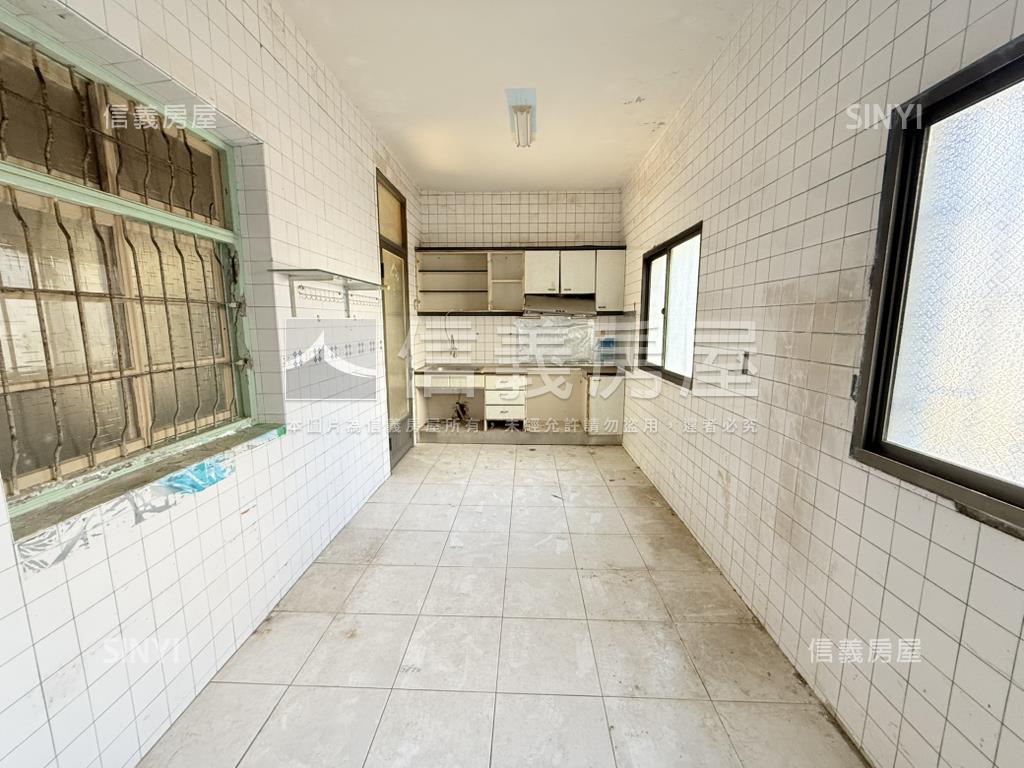 新市邊間透天房屋室內格局與周邊環境