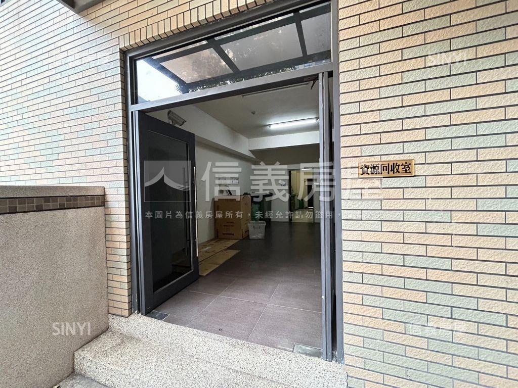 新高雙語學區大三房平車房屋室內格局與周邊環境