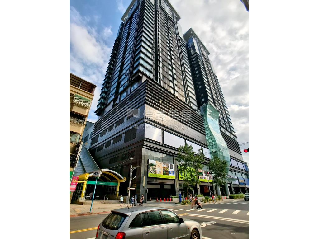 專任．新店河景四房房屋室內格局與周邊環境