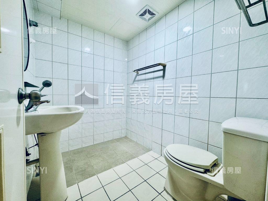 麗池高樓景觀三房車位房屋室內格局與周邊環境