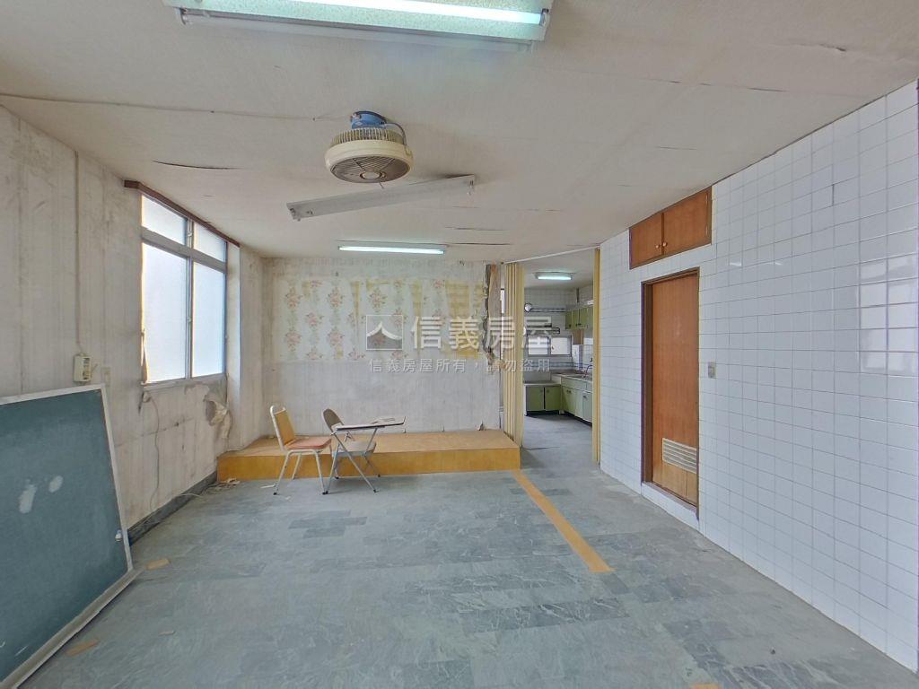 中西區│建興學區頂樓公寓房屋室內格局與周邊環境