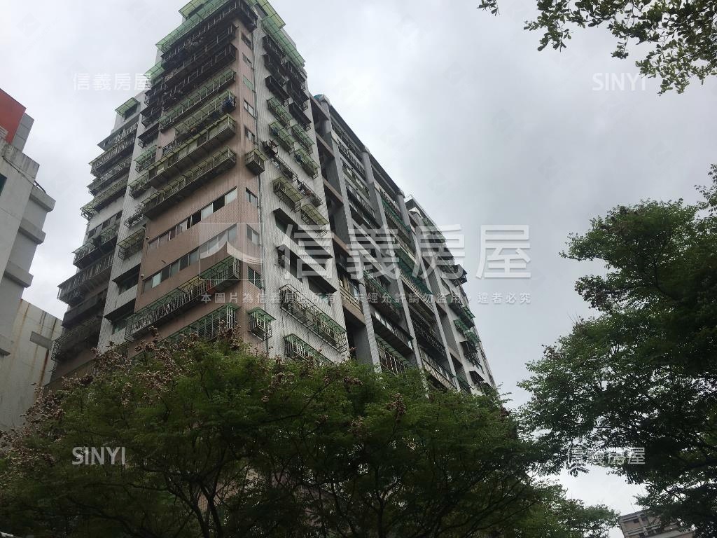 家樂福平步青雲三角窗店面房屋室內格局與周邊環境