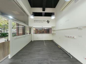 家樂福平步青雲三角窗店面