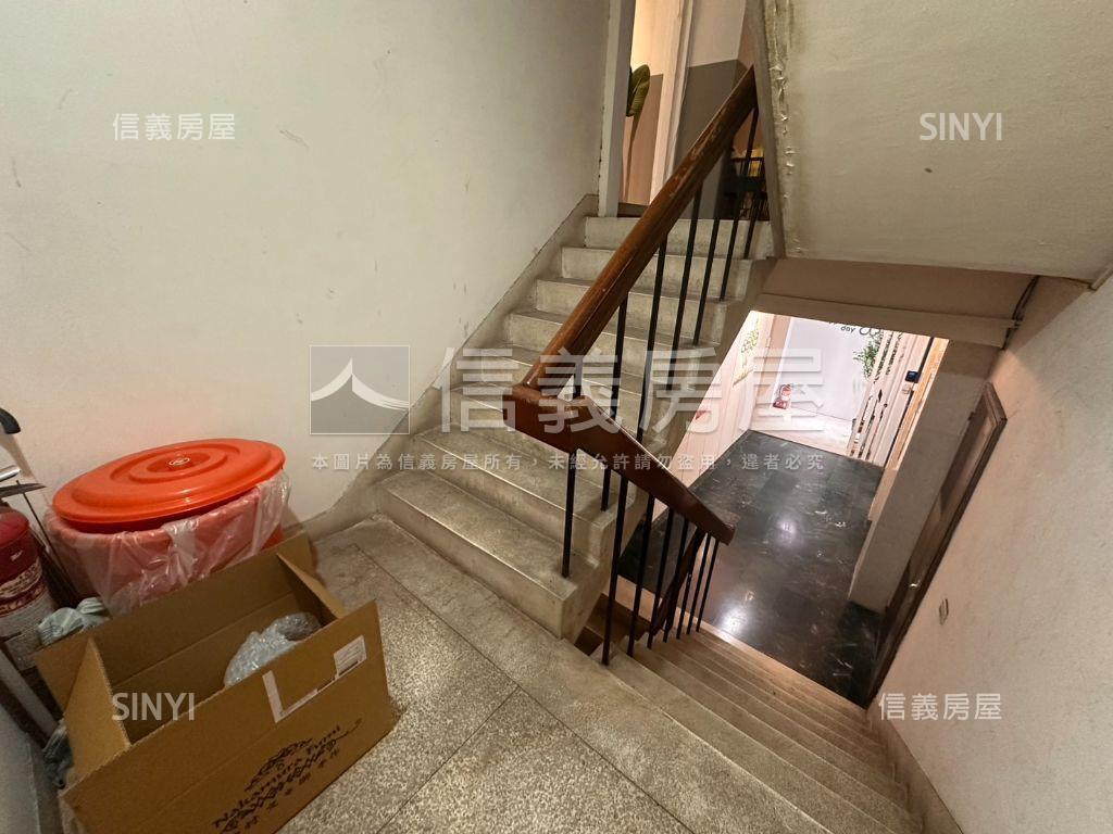 忠孝東路凌雲稀有住辦房屋室內格局與周邊環境