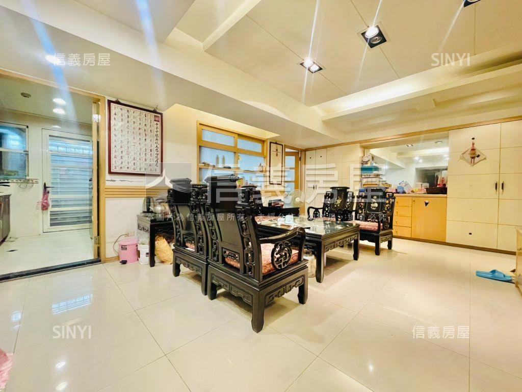 斯美大廈·近捷運管理４房房屋室內格局與周邊環境