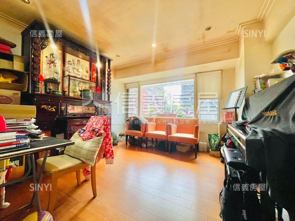 斯美大廈·近捷運管理４房房屋室內格局與周邊環境