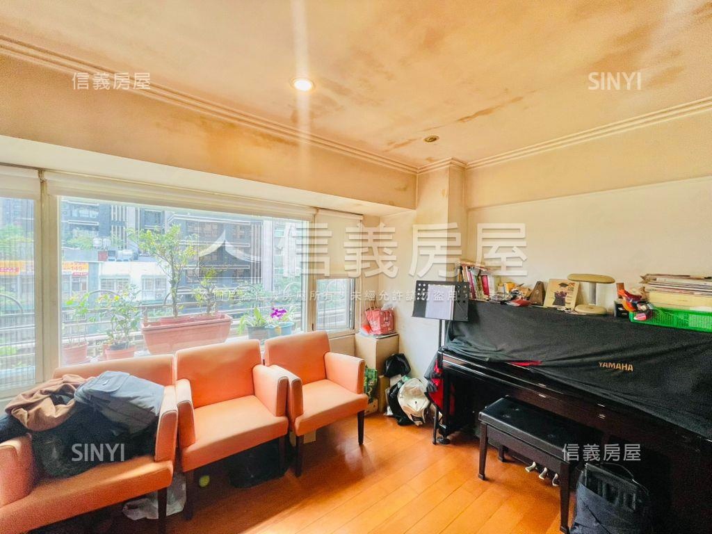 斯美大廈·近捷運管理４房房屋室內格局與周邊環境