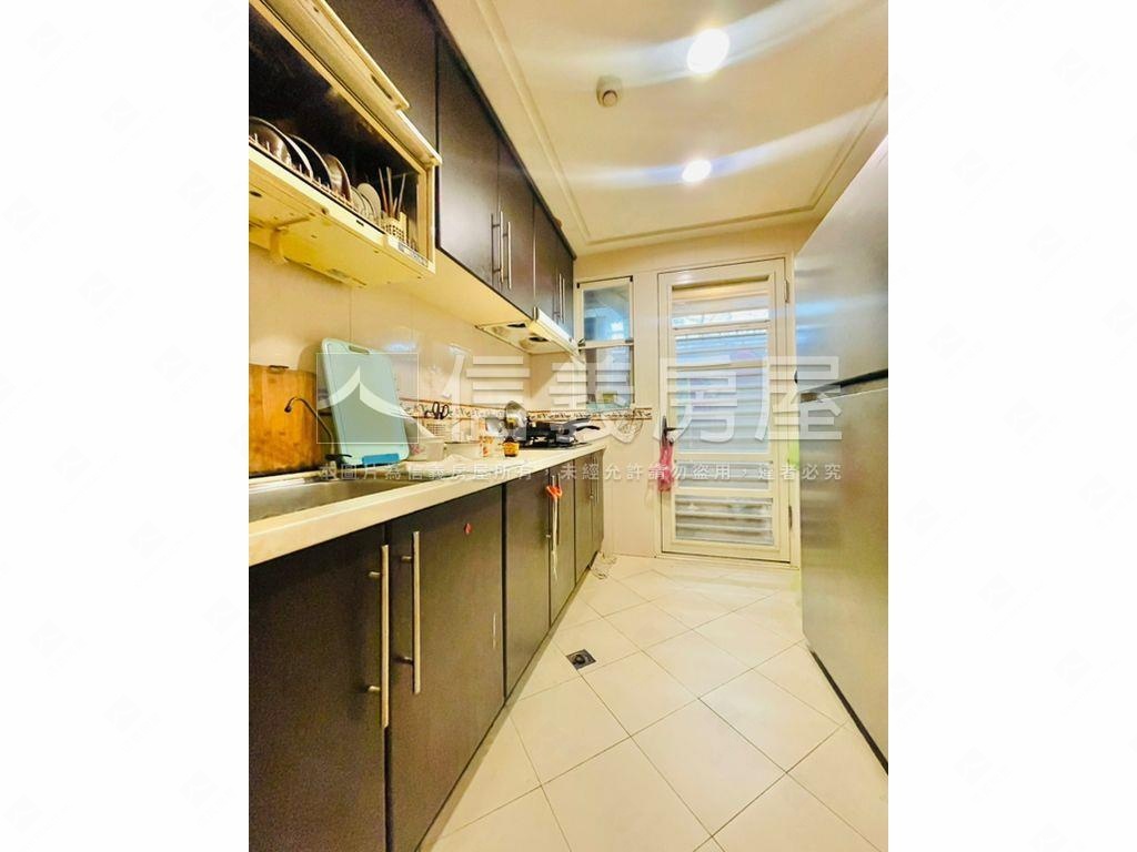 斯美大廈·近捷運管理４房房屋室內格局與周邊環境