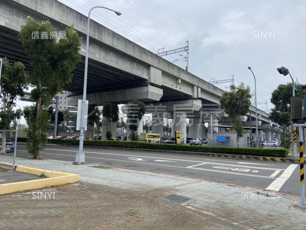 烏日近高鐵２房＋車位房屋室內格局與周邊環境