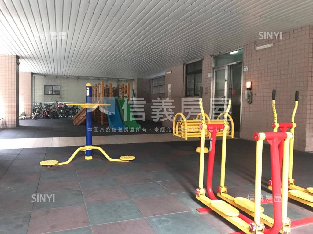 ▲專任英雄鎮採光三房房屋室內格局與周邊環境
