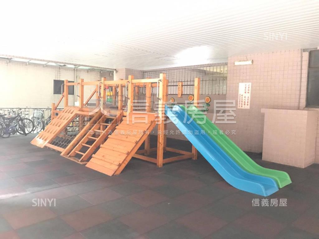▲專任英雄鎮採光三房房屋室內格局與周邊環境