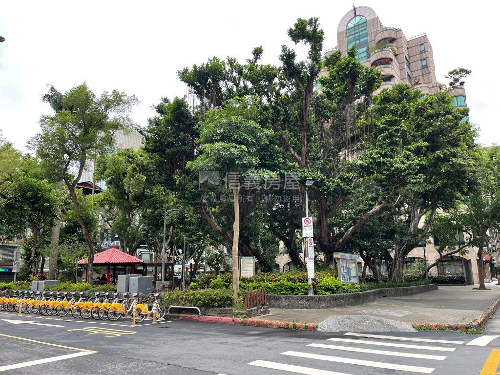附中學區電梯全天管理三衛房屋室內格局與周邊環境