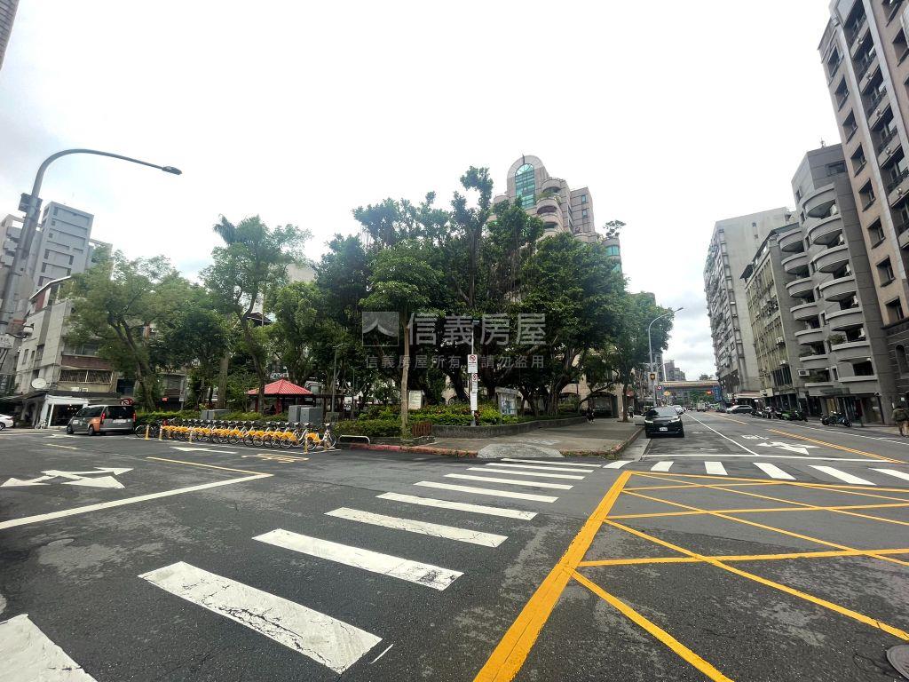 附中學區電梯全天管理三衛房屋室內格局與周邊環境