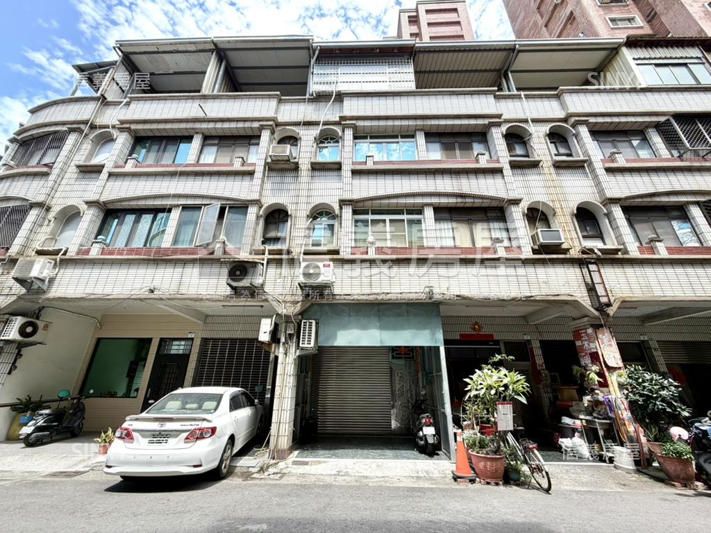 近小港捷運亮美騎樓透天房屋室內格局與周邊環境