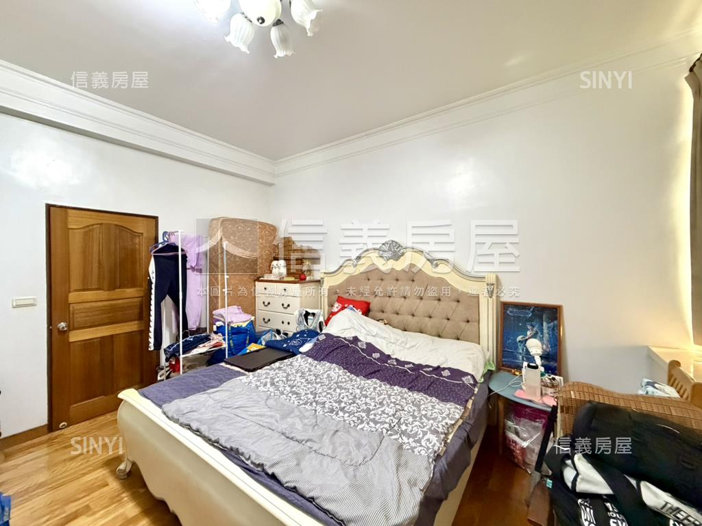 近小港捷運亮美騎樓透天房屋室內格局與周邊環境