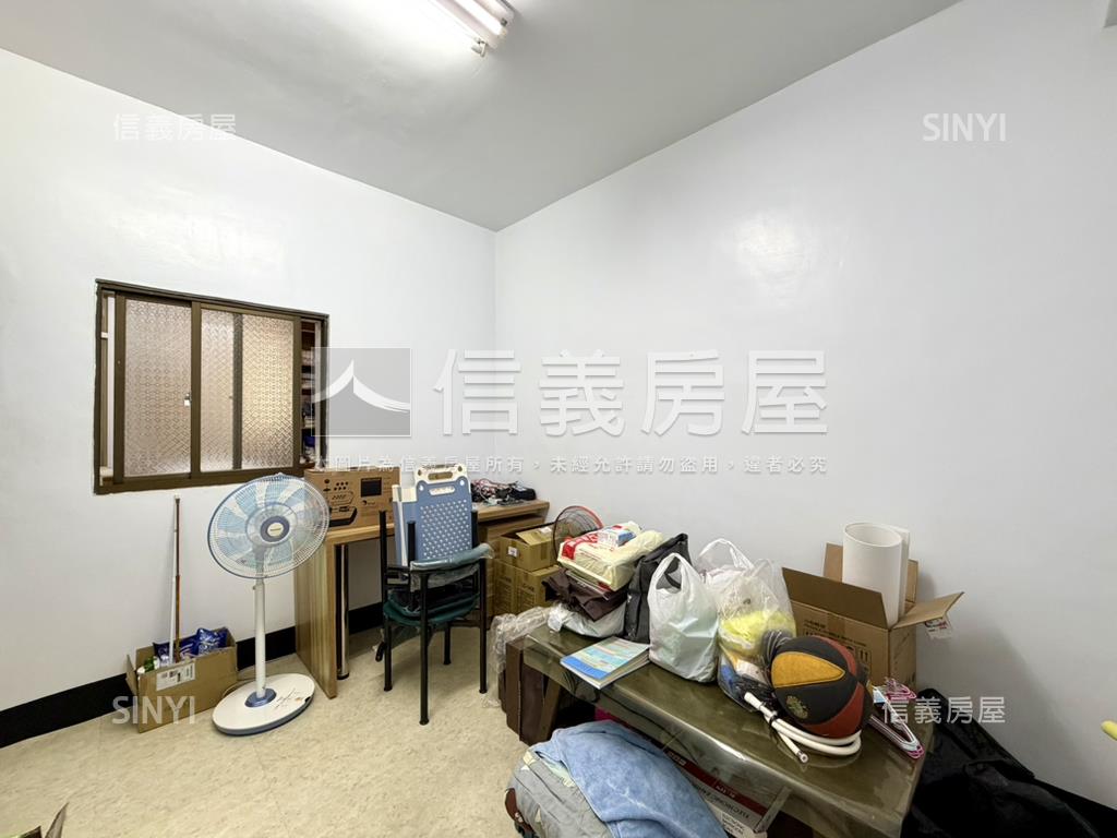近小港捷運亮美騎樓透天房屋室內格局與周邊環境