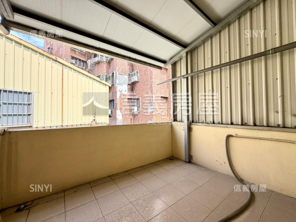 近小港捷運亮美騎樓透天房屋室內格局與周邊環境