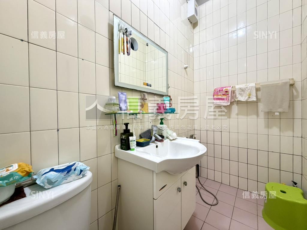 近小港捷運亮美騎樓透天房屋室內格局與周邊環境