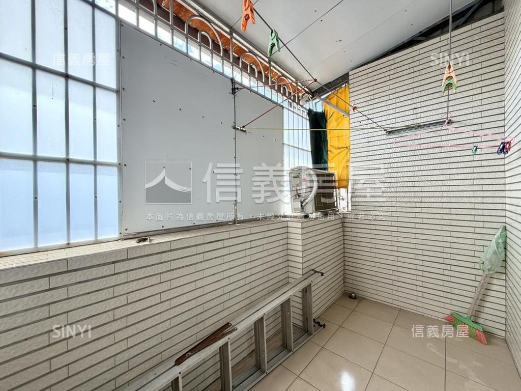 近小港捷運亮美騎樓透天房屋室內格局與周邊環境