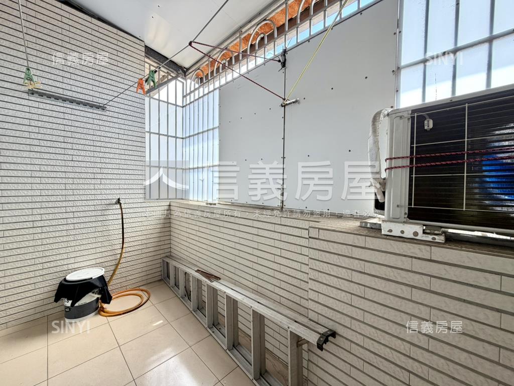 近小港捷運亮美騎樓透天房屋室內格局與周邊環境