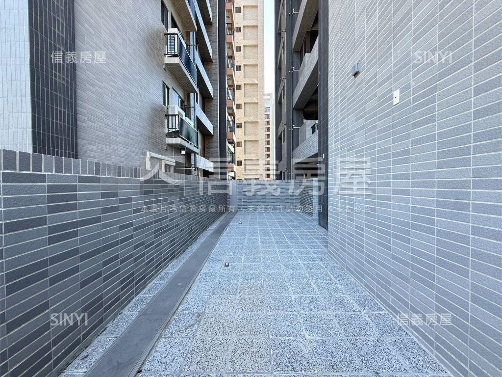 豐盛之城露臺三房車位房屋室內格局與周邊環境