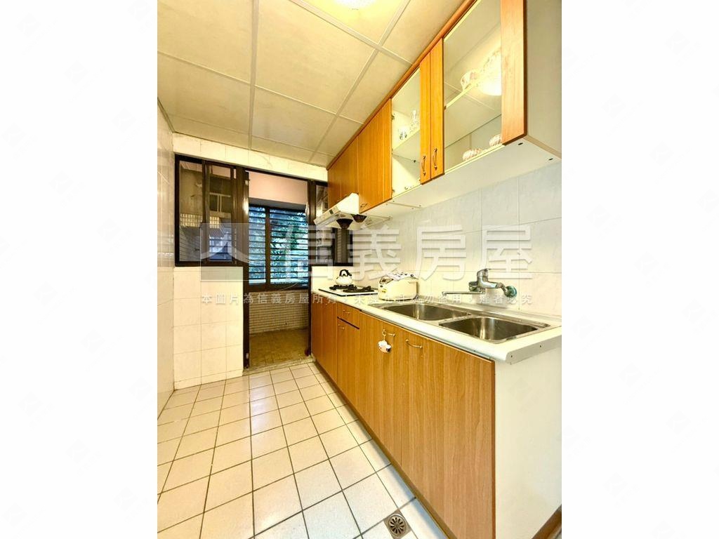 新接專任興安稀有一樓住辦房屋室內格局與周邊環境