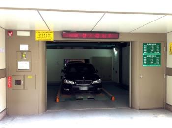 捷運站旁機械車位－甲梯
