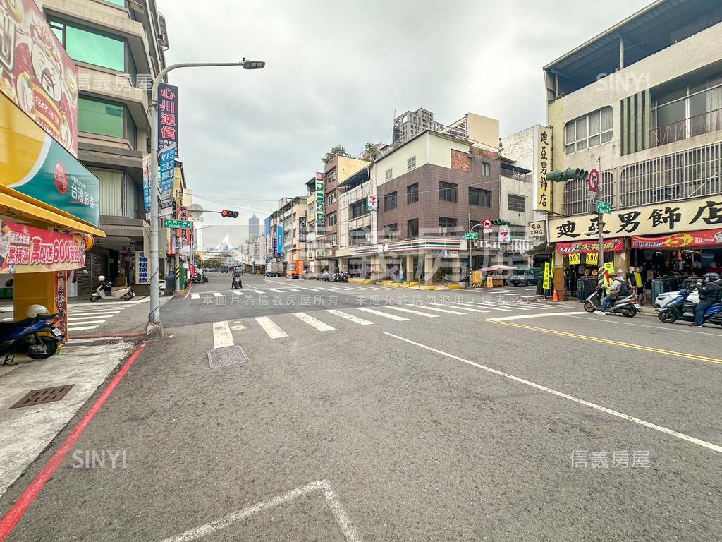 林森正路顯眼人潮金透店房屋室內格局與周邊環境