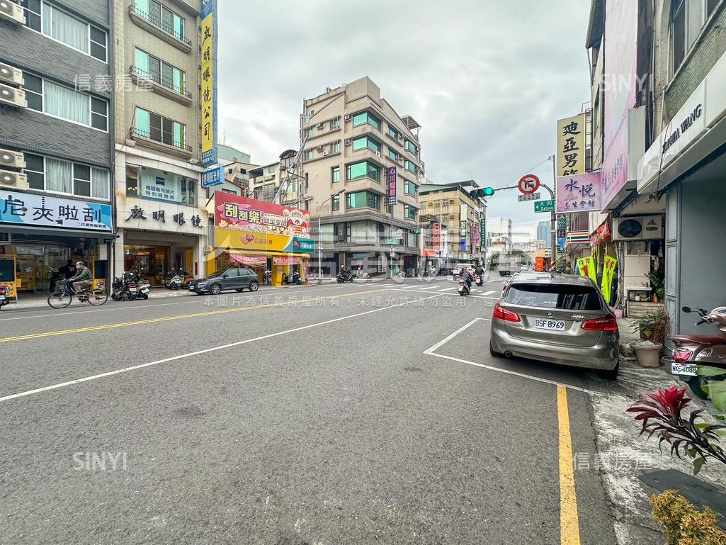 林森正路顯眼人潮金透店房屋室內格局與周邊環境