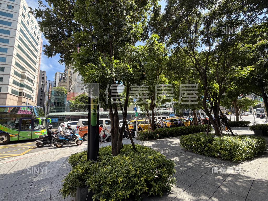 中山北路電梯方正２房房屋室內格局與周邊環境
